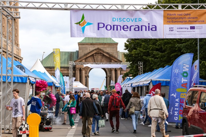 Piknik nad Odrą alejka targów turystycznych Market Tour