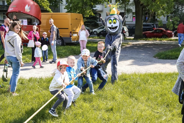 Piknik nad Odrą zabawy strefa dziecięca